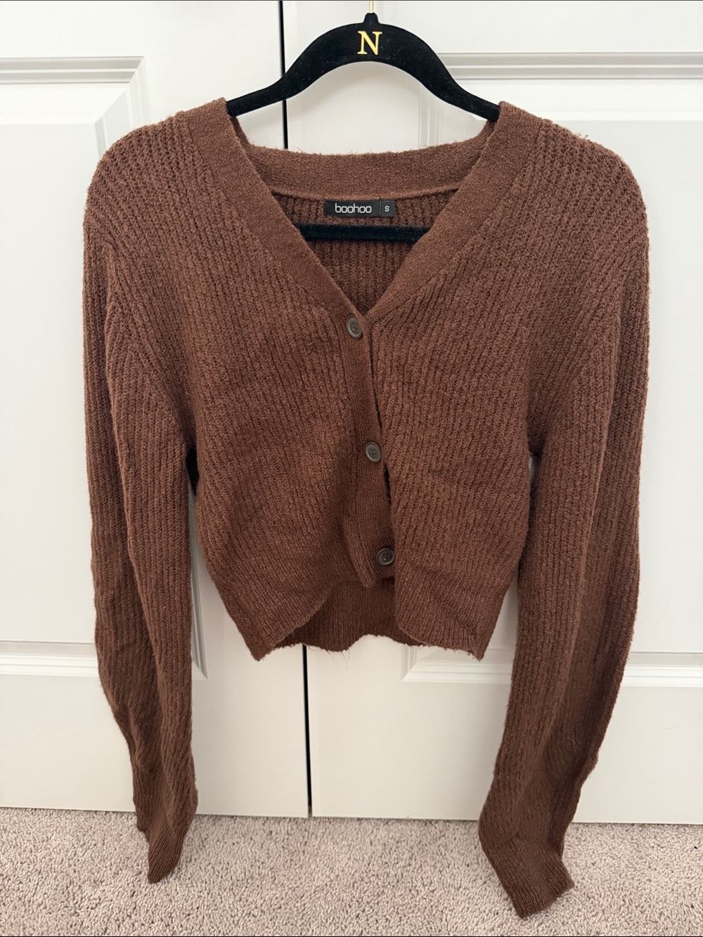 boohoo Chocolate Brown Cropped V‑Neck Button Cardigan